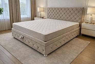 Ugaone garniture: Luksuzni bračni krevet sa visokim, tapaciranim uzglavljem - — 1