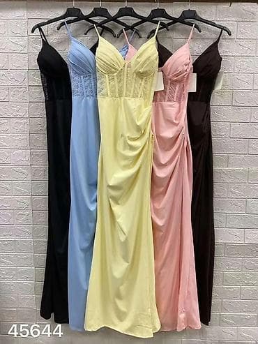 tasne doca: Elegantna duga haljina sa korpulentnim korsetom i prorezom - Model — 8