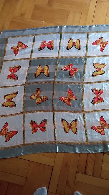 komplet odece: Vintage svilena marama — 2