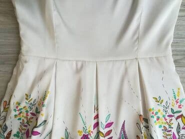 Women's Clothing: Elegantna bela haljina od satena sa cvetnom bordurom. Šivena, odgovara — 2