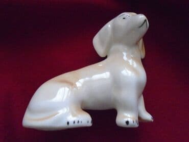 lov i ribolov smederevska palanka: Porcelanska figura kuce — 4