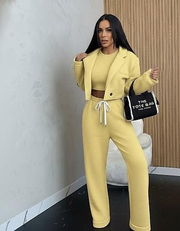 ✅Ženski trodelni komplet – kratki blejzer, crop top i široke trenerke na lalafo.rs ✅Ženski trodelni komplet – kratki blejzer, crop top i široke trenerke