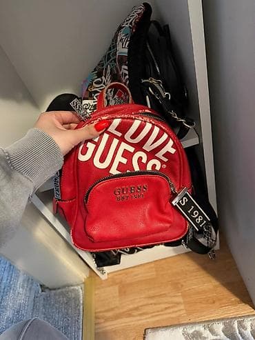 new yorker sako: GUESS mini ranac – crveni - Model: mini ranac sa natpisom “LOVE — 1