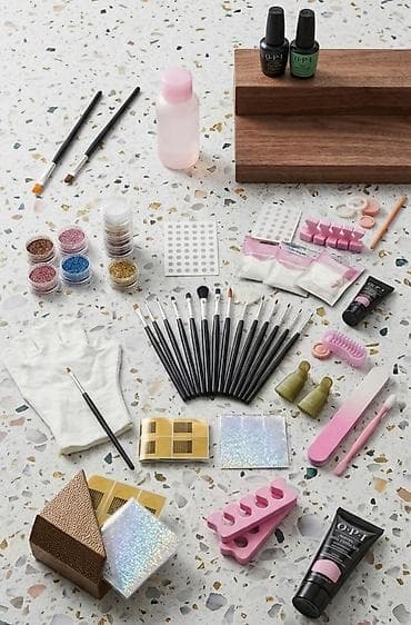 Profesionalni set za manikir i nail art Kompletno opremljen set za