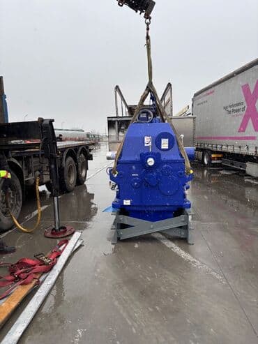 Reklamiranje, štampanje: Kamion sa kranom   Duzina krana 25m   Tovarni prostor 6.30 m x 2.5m    — 10