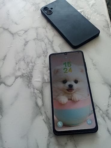 Smartfon sa 6+ inča ekranom (sa urezom za prednju kameru) i dvostrukom
