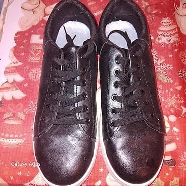 Crne patike – 2 para - Model 1: Niske crne patike sa ravnim đonom i na lalafo.rs Crne patike – 2 para - Model 1: Niske crne patike sa ravnim đonom i