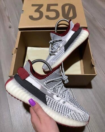 mercurial patike: Adidas Yeezy Boost 350 patike A klasa

Novo.
Brojevi 36 do 46 — 17