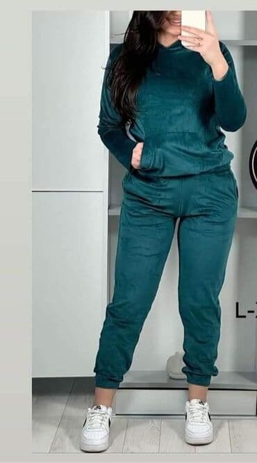 trenerka iz nemacke: Plisane trenerke,vece velicine.
2.700
L,XL,2XL,3XL — 9