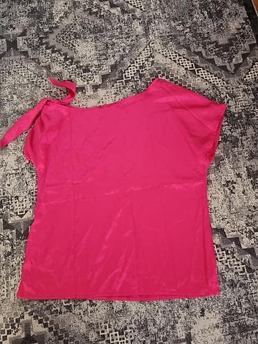 playstation bluza: Ženska asimetrična bluza bez bretele u jarko roze (fuksija) boji. - — 3