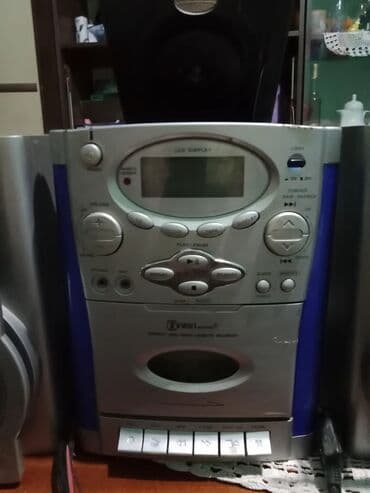 vinix radio: Mini linija, marke First, kupljena u Austriji. Ima CD plejer, radio — 4