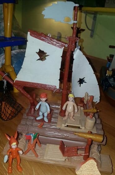 robot kuca igracka: DISNEY PETAR PAN heroes - original Famosa. Peter pan pirates wooden — 4
