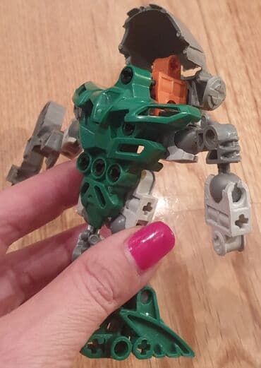 robot na daljinski dexy co: Lego bionicle robot sa oruzjem. Paše sjajno i sa legom. odgovaraju — 2