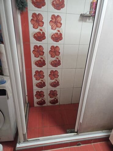 Tuš kabina 8900 Korišćeno Levi 76 cm sa180 cm desni širina 143 cm — 2