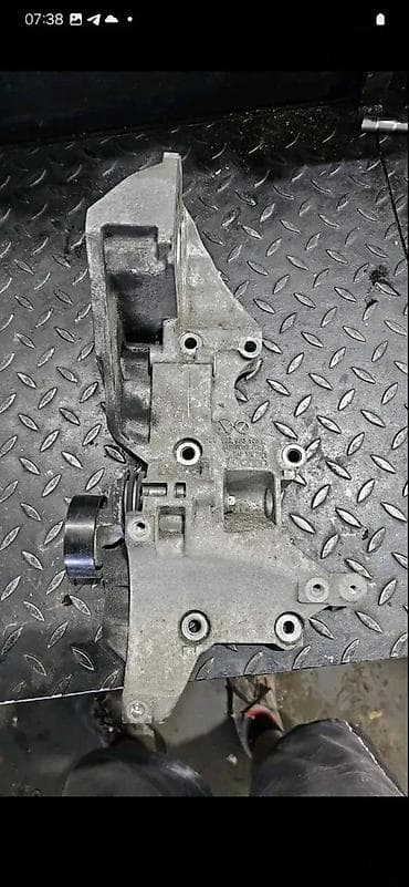 moj auto: NOSAC ALTERNATORA VW AUDI 03L903043K | Audi vw delovi ALTINA ZEMUN — 2