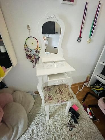 Toaletni sto sa ogledalom i tabureom – vintage/shabby chic stil -