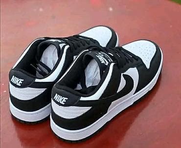 Nike SB Dunk Low – crno‑bele patike - Model: Nike SB Dunk Low - Boje