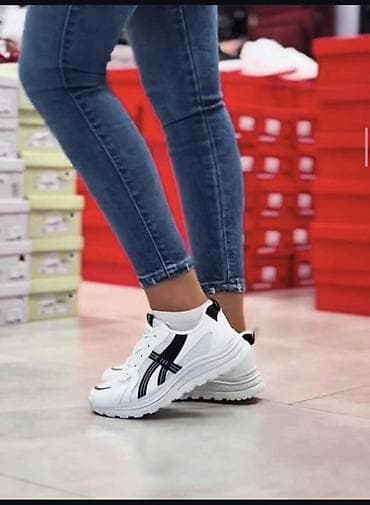 Ženske patike – bele sa crnim detaljima - Sportsko-casual model sa
