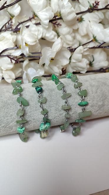 zeleni satovi: Narukvica sa prirodnim zelenim kamenčićima - Ručno nizani komadići — 4