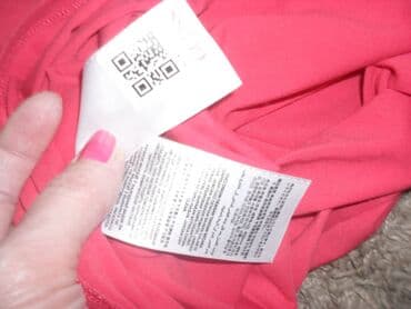 majice puma: GUESS TOP MAJICA ORIGINAL S
otpala su dva kamenčića zato je snižena — 2