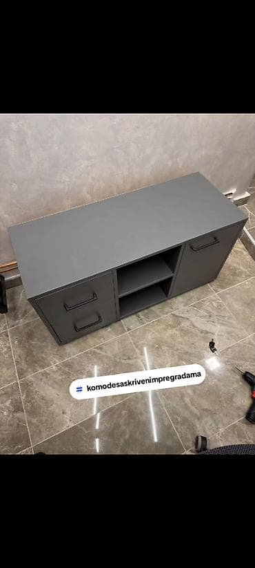 Komoda sa skrivenim pregradama Se izradjuje u Univera debljine 18mm