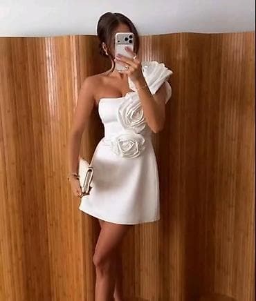 torbe mona: Elegantna mini haljina na jedno rame sa 3D cvetnim aplikacijama - — 3