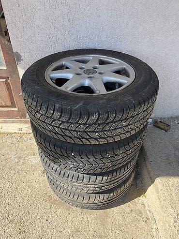 Auto delovi, gume i tjuning: Skinute sa VW Golf 5 Alufelne 5x112 195 65 R15 ET55 centralna rupa — 2