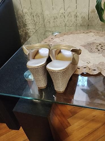 sandale kozne: Elegantne ženske sandale na punu petu (platforma/wedge), zlatno-bež — 4