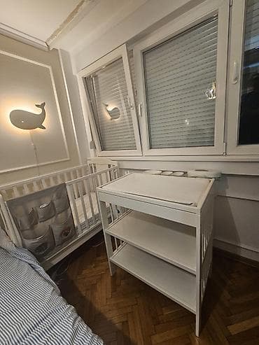 namestaj pice: Drveni sto za presvlačenje bebe, bela boja. - Prostrana radna — 4