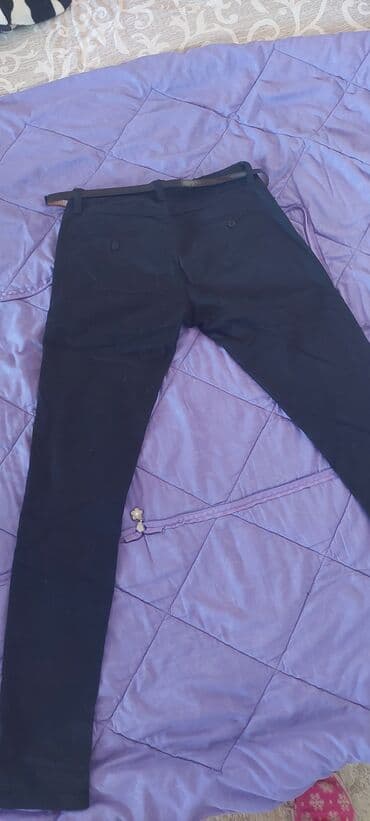 pantalone od vestacke koze: Novo. Crne pantalone u velicini 26. Cena 800 din — 1