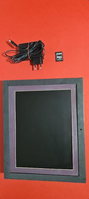 ram za fotografije: ▪︎ Digitalni foto‑ram sa ekranom u drvenom ramu: Compositor — 10