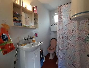 kuce na prodaju kovilj: Vikendica U Vincima sa velikim placem i uređenim dvorištem. - — 10