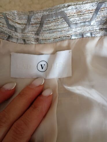 Sakoi: Ženski sako LARS VALLIN - Elegantni strukirani kroj sa reverima — 3