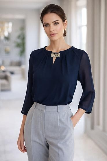 Elegantna ženska bluza u tamnoplavoj boji. - Model: ravnog kroja