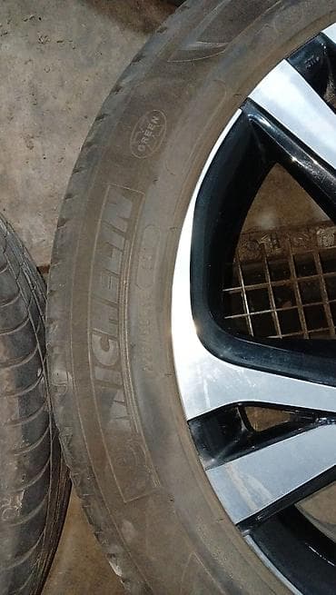 auto delovi backa palanka: Komplet od 4 aluminijumske felne sa gumama za Toyota vozila. - — 4