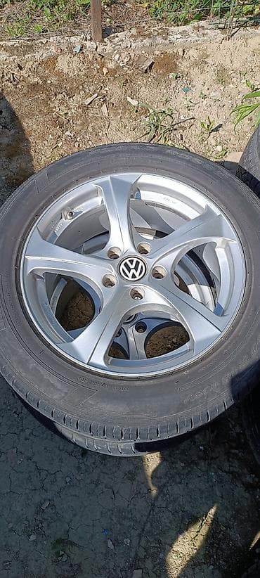 pumpe za dušeke: 4 Alu felne  sa letnjim gumama 18 coli 5x120 mm  promer rupa ET 43 8J — 2