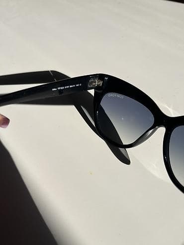 Other Accessories: Tom Ford ženske sunčane naočare – model Nika TF523, boja 01W (crni — 2