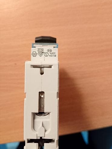 dvd player sa ekranom: LEGRAND automatski osigurač B6 LEGRAND automatski osigurač B6 — 3