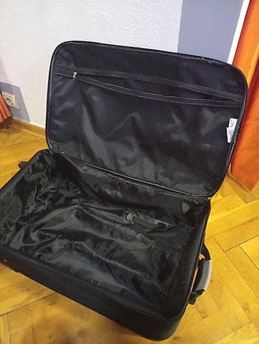sat za ruku: Veliki kofer na točkićima sa teleskopskom ručkom. OKO 75 40 25. dob — 4