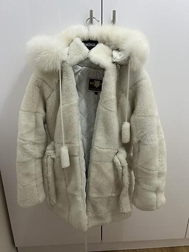 Decija bunda od pravog krzna, velicina 8-10. Kao nova obucena par