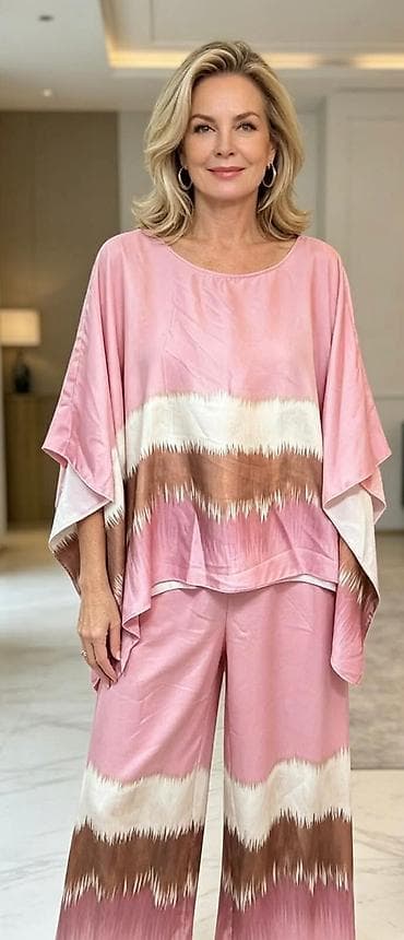 Ženska odeća: Kompleti
Cena 3200
Uni vel.
V26 — 2