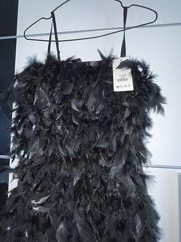 Women's Clothing: Crna haljina sa perjem, mini dužine, sa tankim podesivim bretelama — 2