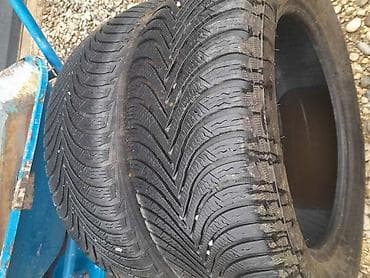 Auto delovi, gume i tjuning: MICHELIN 205/55 R16 ZIMSKA | Na prodaju 2 gume 205 55 r16. Sara 6mm — 3