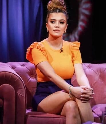 Majica sa karnerima na rukavima.Sa elastinom