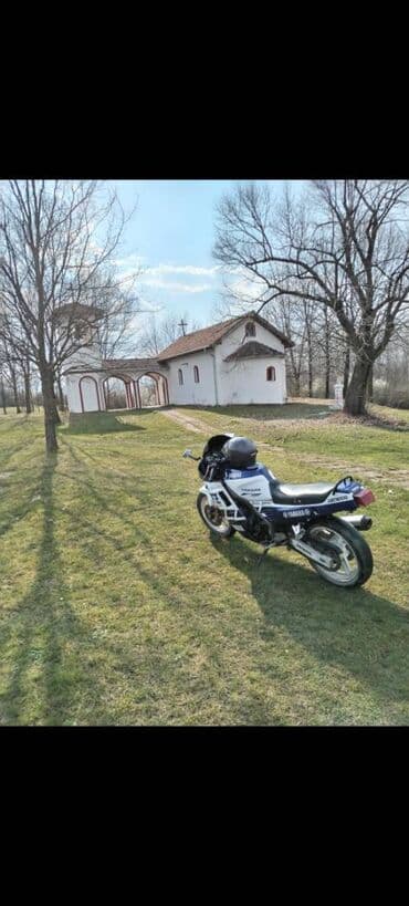 clio 1: Yamaha FZ 750 — 3