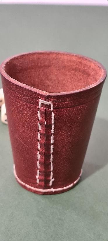 kockice za jamb: Na prodaju od čiste kože čašica za bacanje kockica sa setom od 8 istih — 2