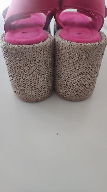 sandale za plažu: Ženske platform sandale u intenzivno roze boji. - Materijal — 5
