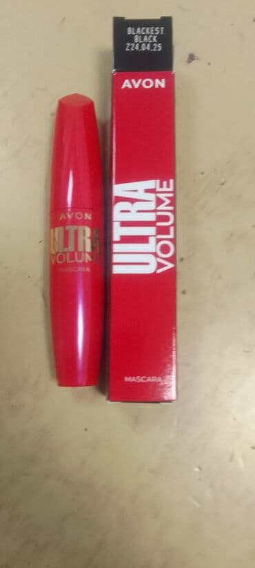 parfemske note: Avon Ultra Volume maskara u crvenom pakovanju. Maskara je u nijansi — 1