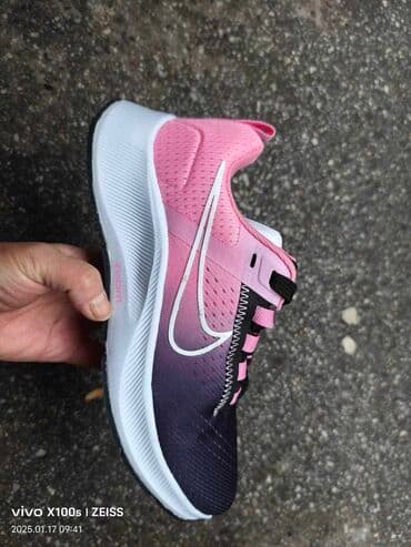 Women's Sneakers and athletic shoes: Nike, 36 — 4
