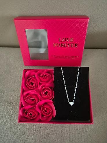 Lične stvari: Poklon set “Love Forever” – elegantna kutija sa ogledalcetom koja — 3